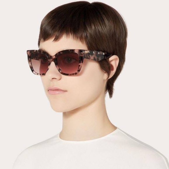 Valentino VA4048 Sunglasses in Red - Picture 9 of 9
